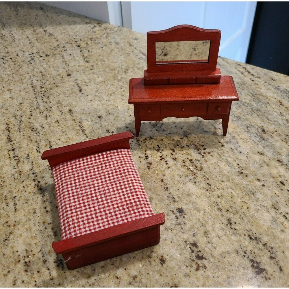 Greenbrier International Doll House Furniture Red Wood Plaid Bed. Mirror Dresser - Picture 1 of 11